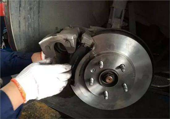 剎車片我們應(yīng)該多久更換一次呢？